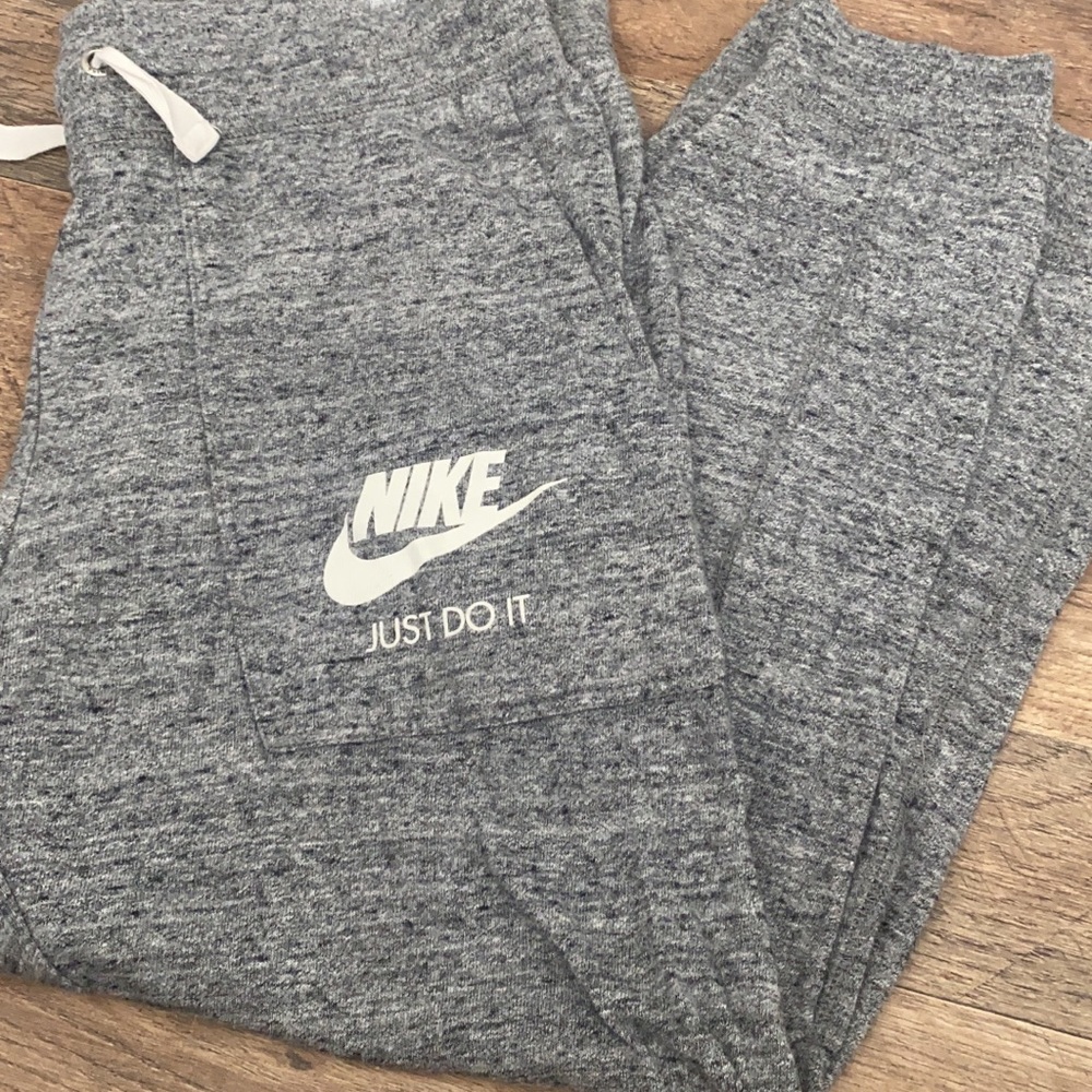 Nike crop joggers!